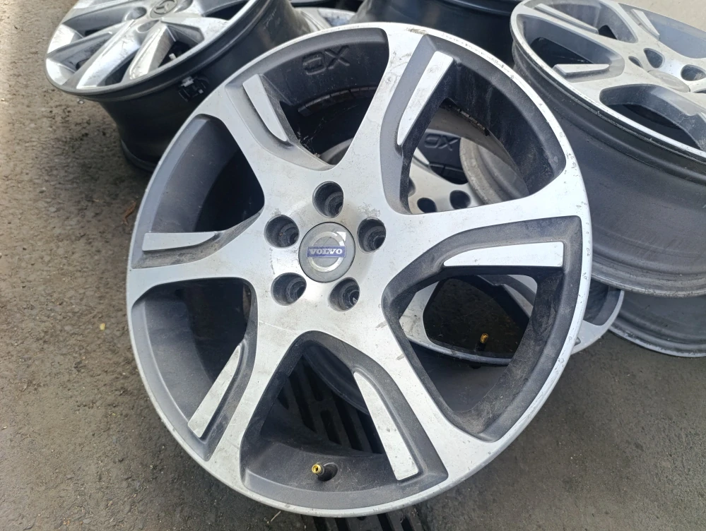 5x108 Volvo 7,5Jx18 ET55 č. 31280139 alu disky