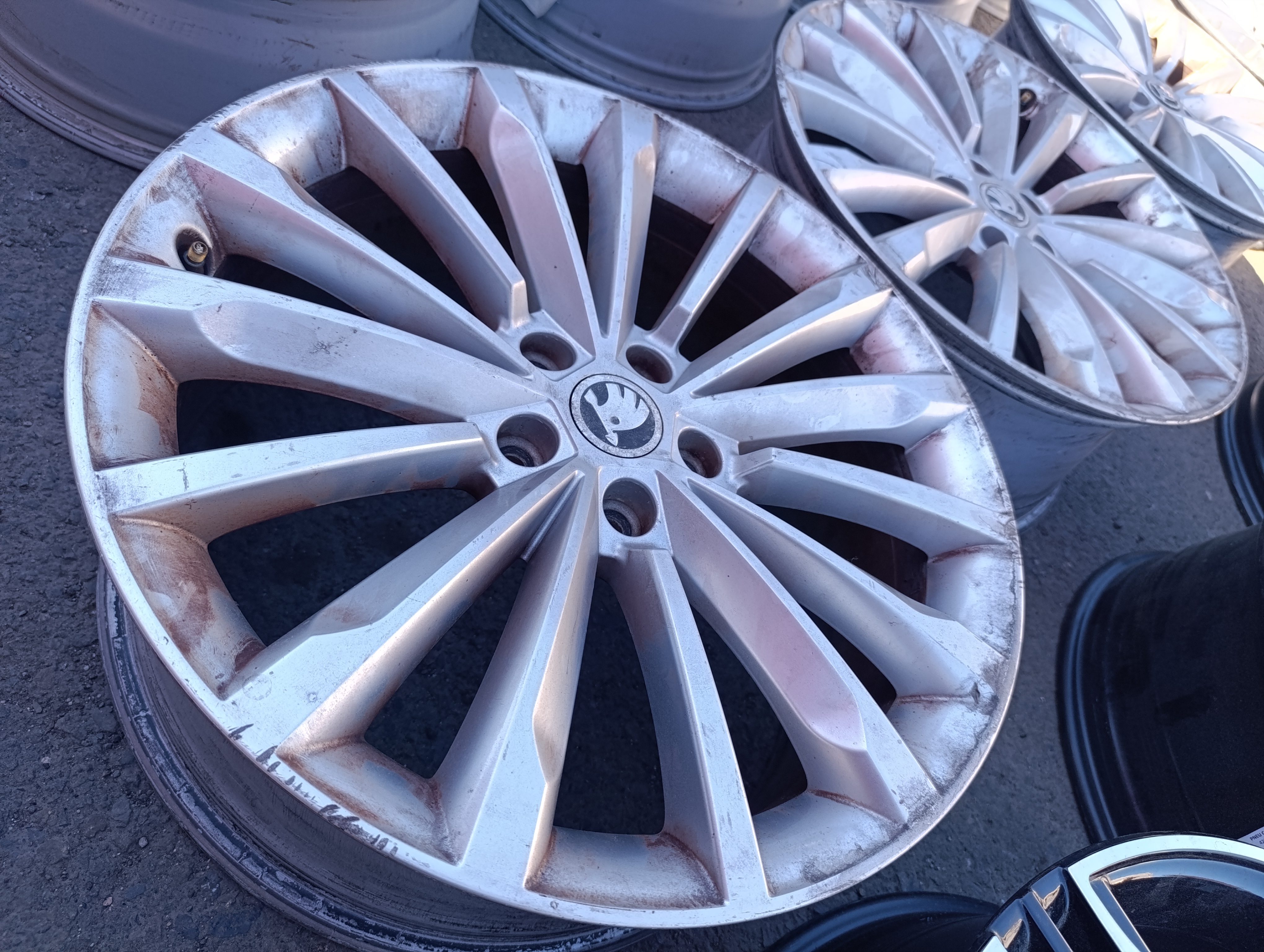 5x112 Škoda Superb 8Jx19 ET44 č. 3V0601025AK