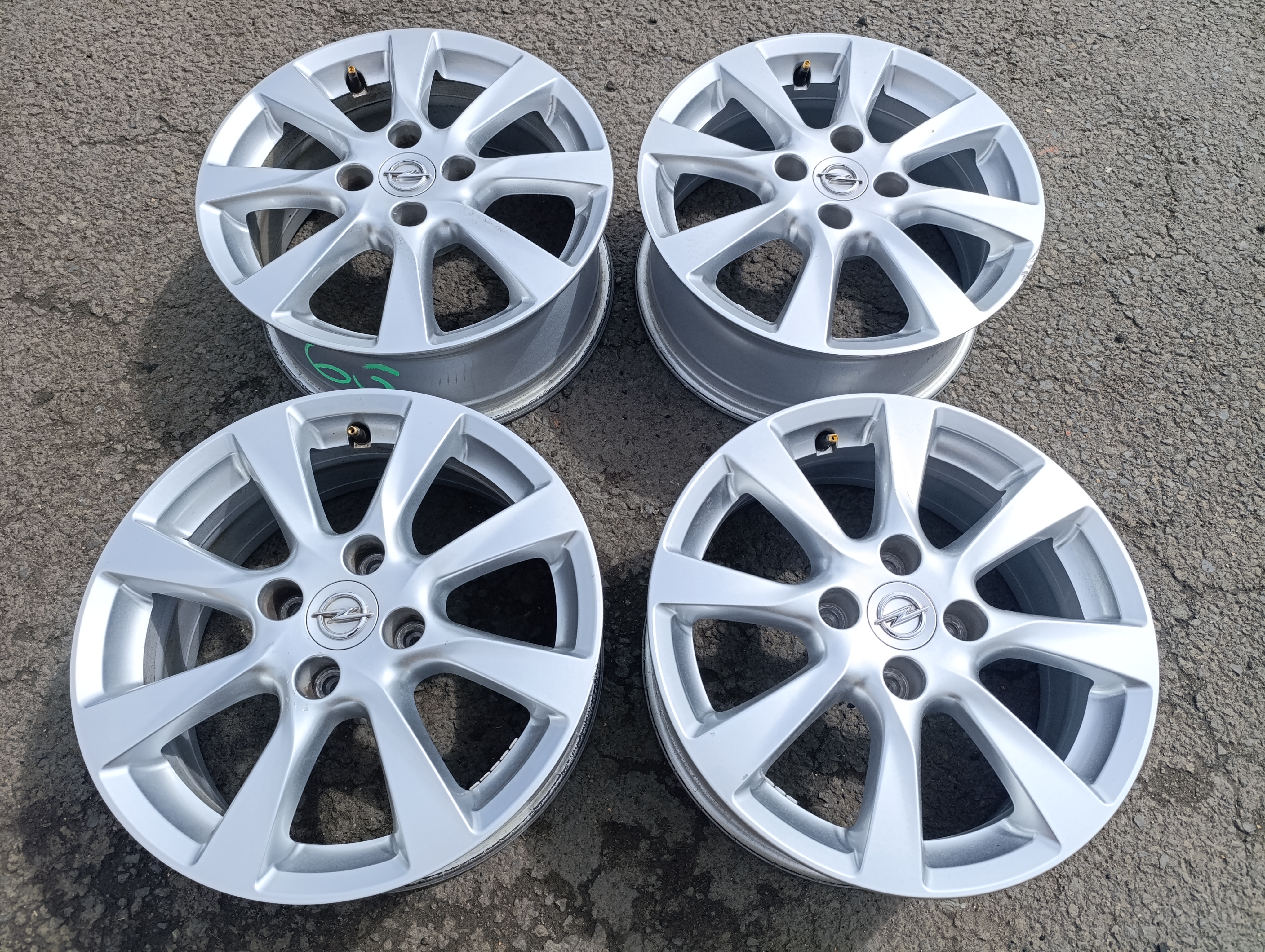 4x100 Opel Corsa F 6,5Jx16 ET38 č.9832274480 alu disky
