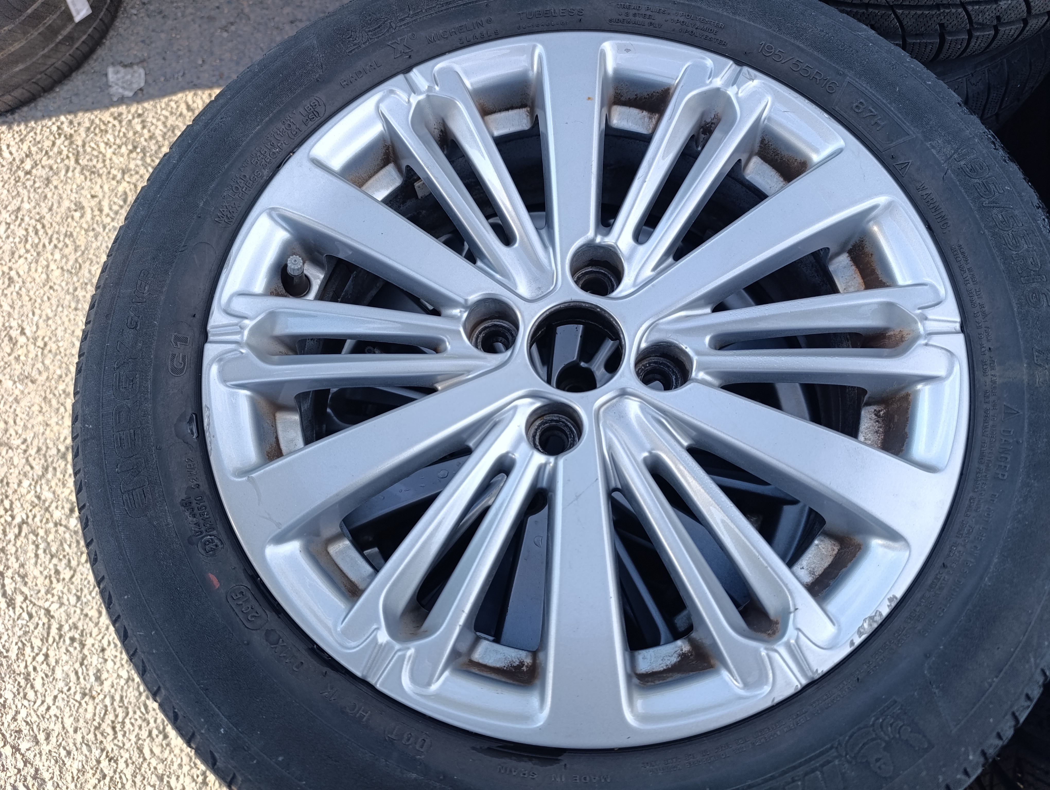 4x108 Peugeot 208 6Jx16 ET23 9808137577 alu disky