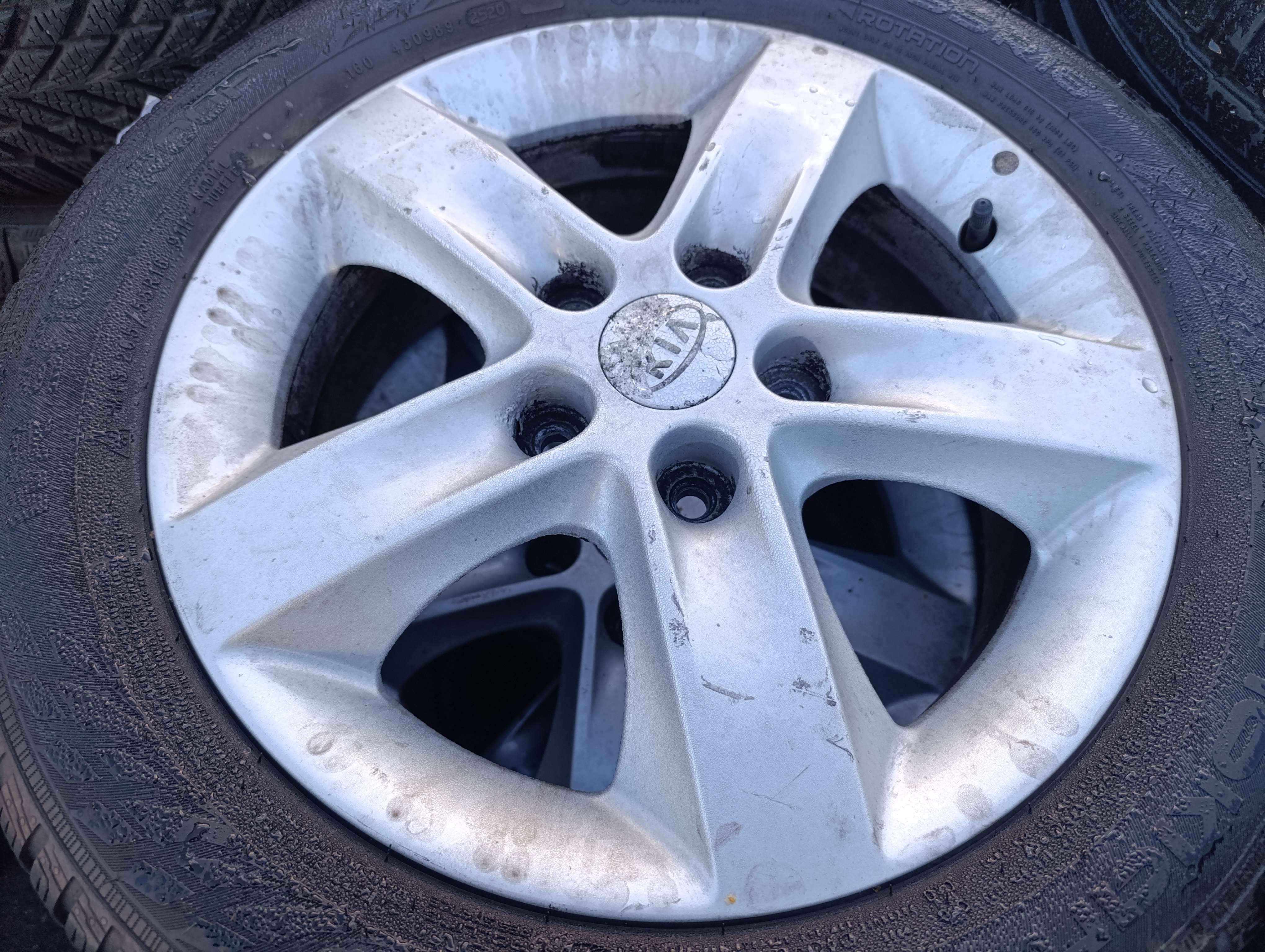 5x114,3 Kia 6Jx16 ET51 č. 520101H285 alu disky
