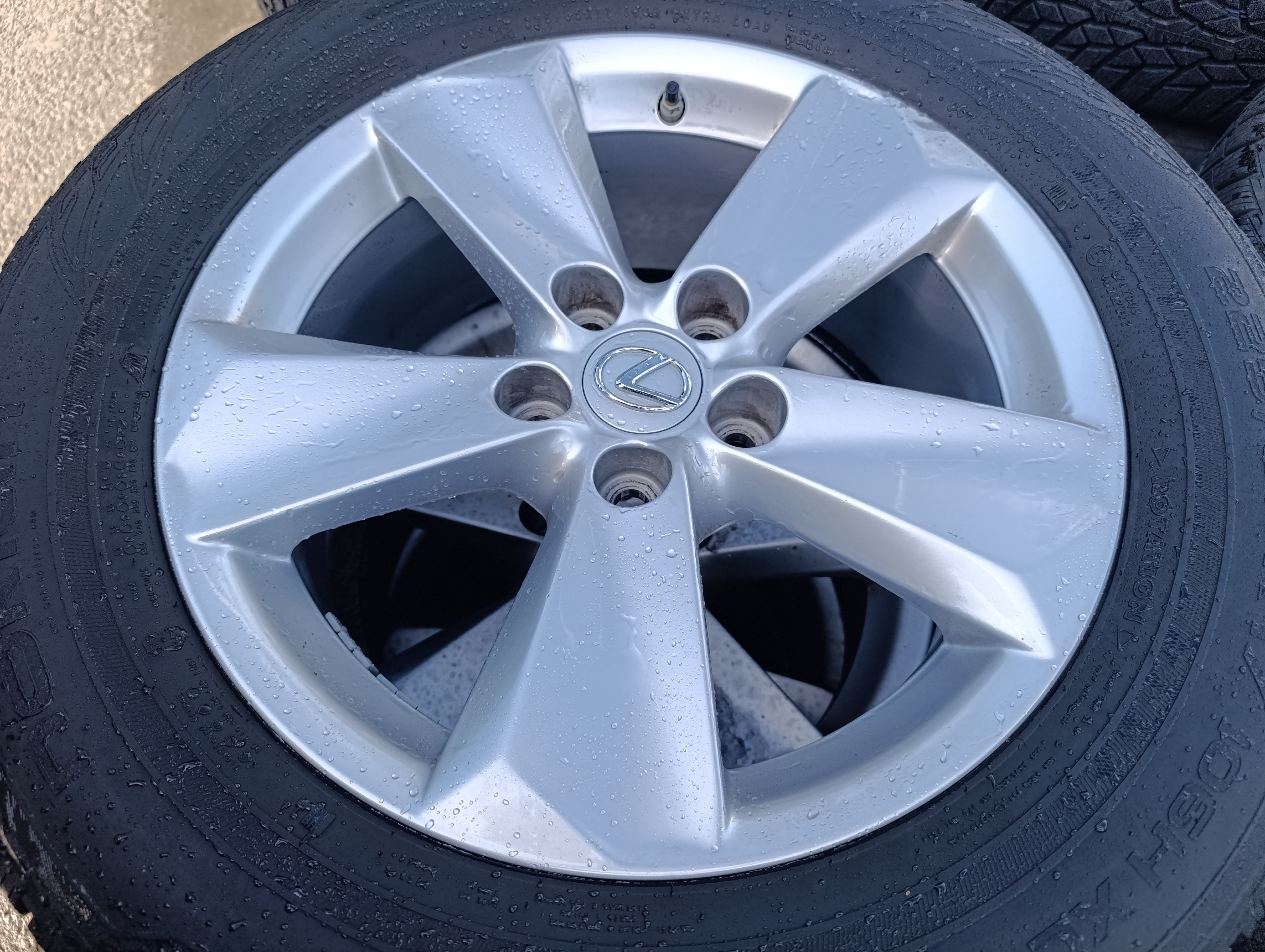 5x114,3 Lexus NX 7Jx17 ET35 PZ406-X3671-ZC alu disky