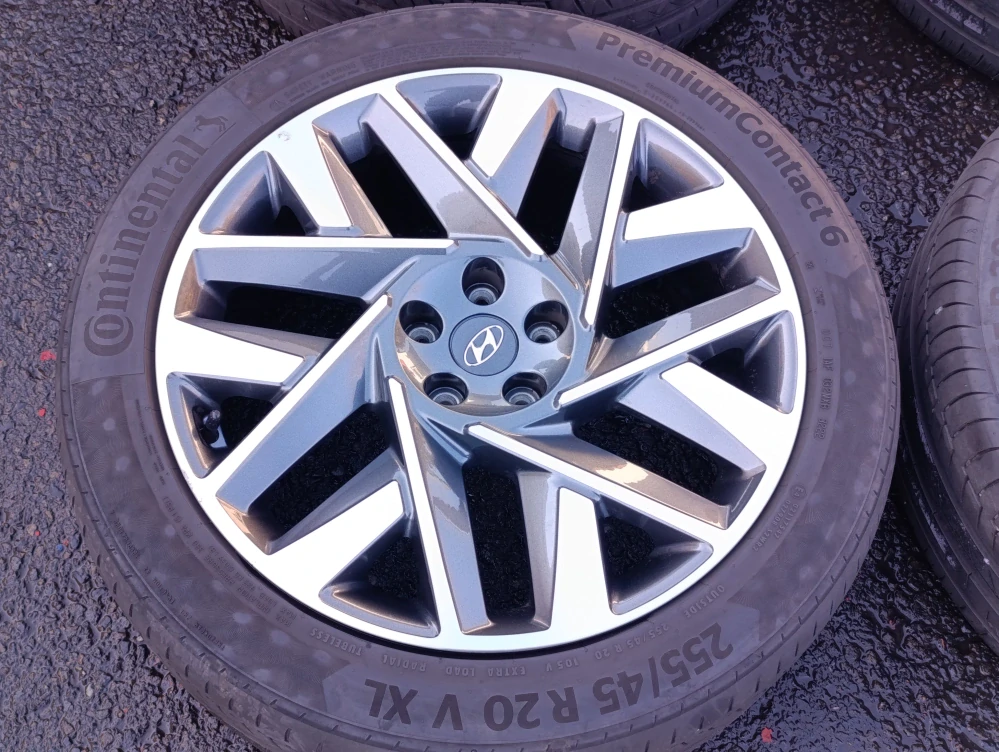 5x114,3 Hyundai Santa Fe 8,5Jx20 č. 52910-S1870 alu disky
