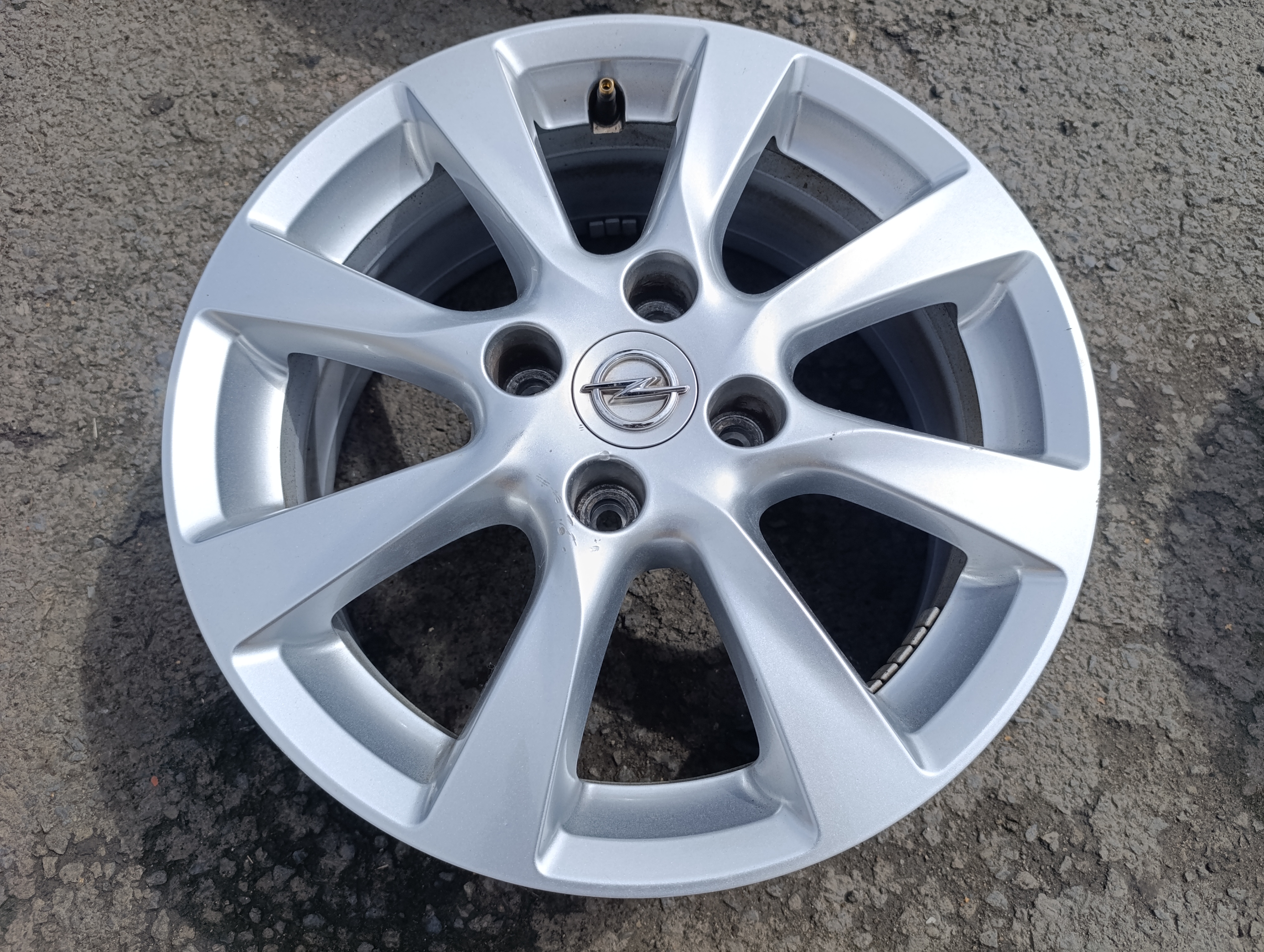 4x100 Opel Corsa F 6,5Jx16 ET38 č.9832274480 alu disky