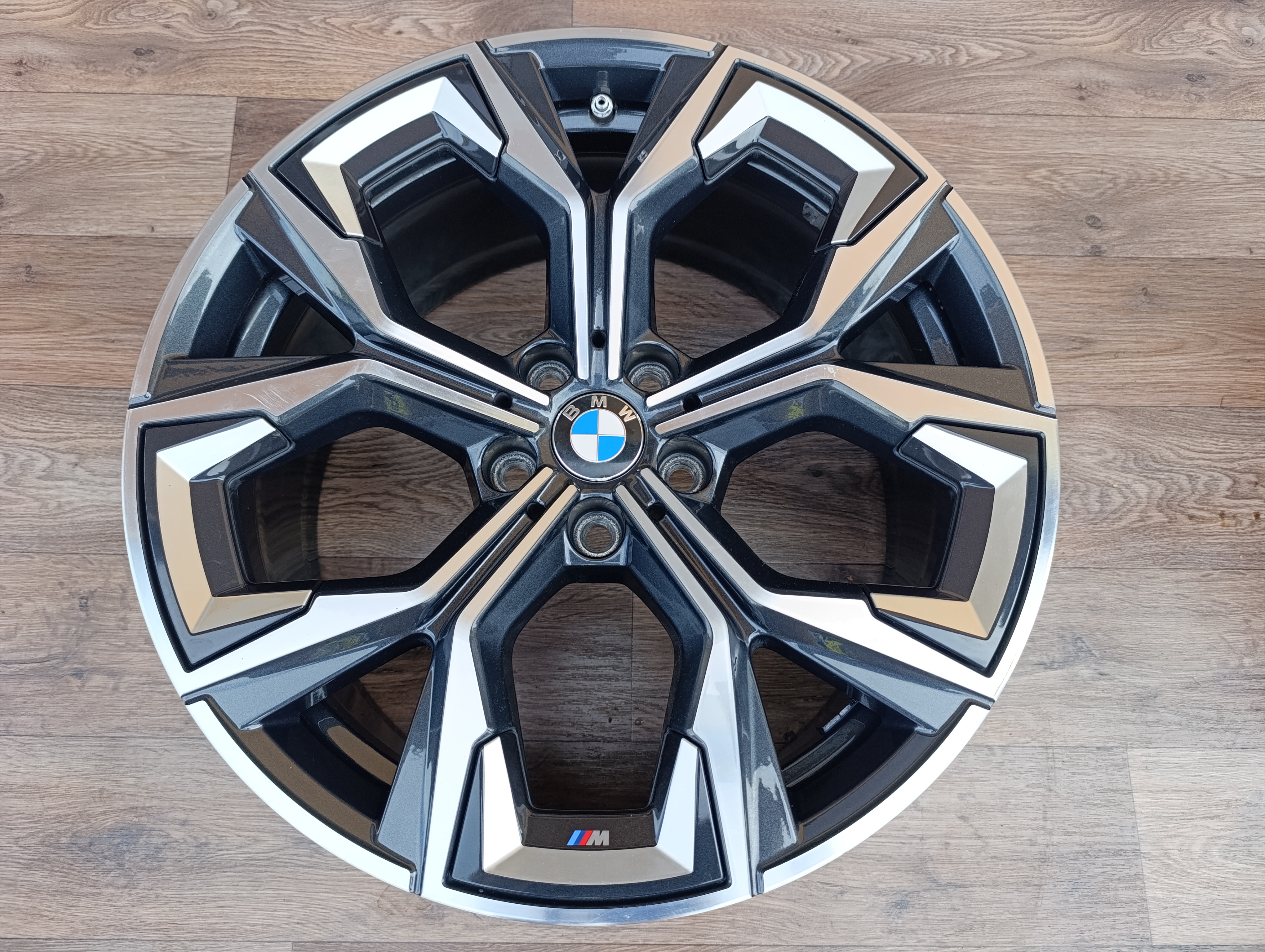 5x112 BMW i4 č.8747306 a č.8747307 alu disky