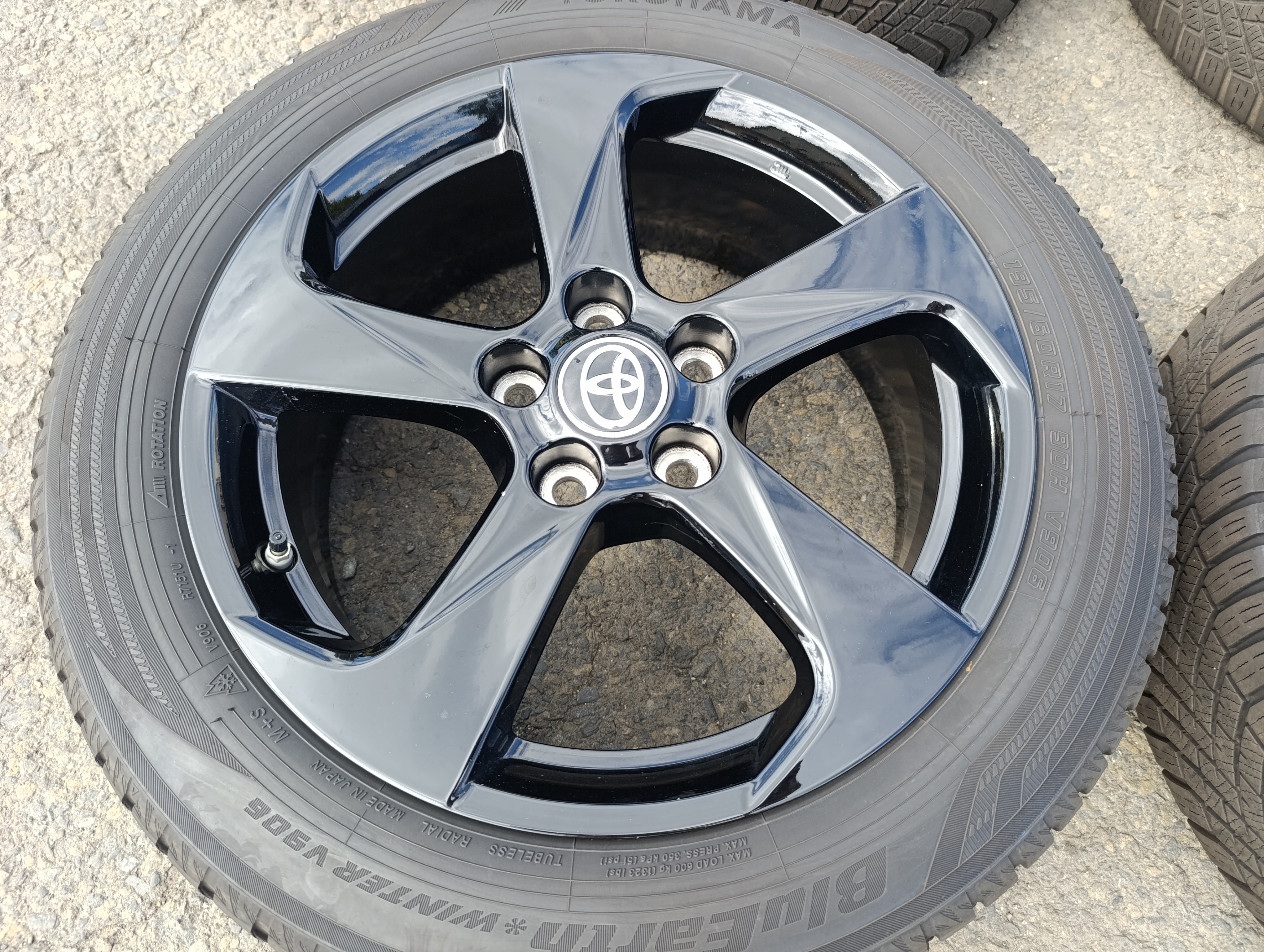 5x114,3 Toyota Prius 6,5Jx17 ET40 č.PW457-47001 alu disky
