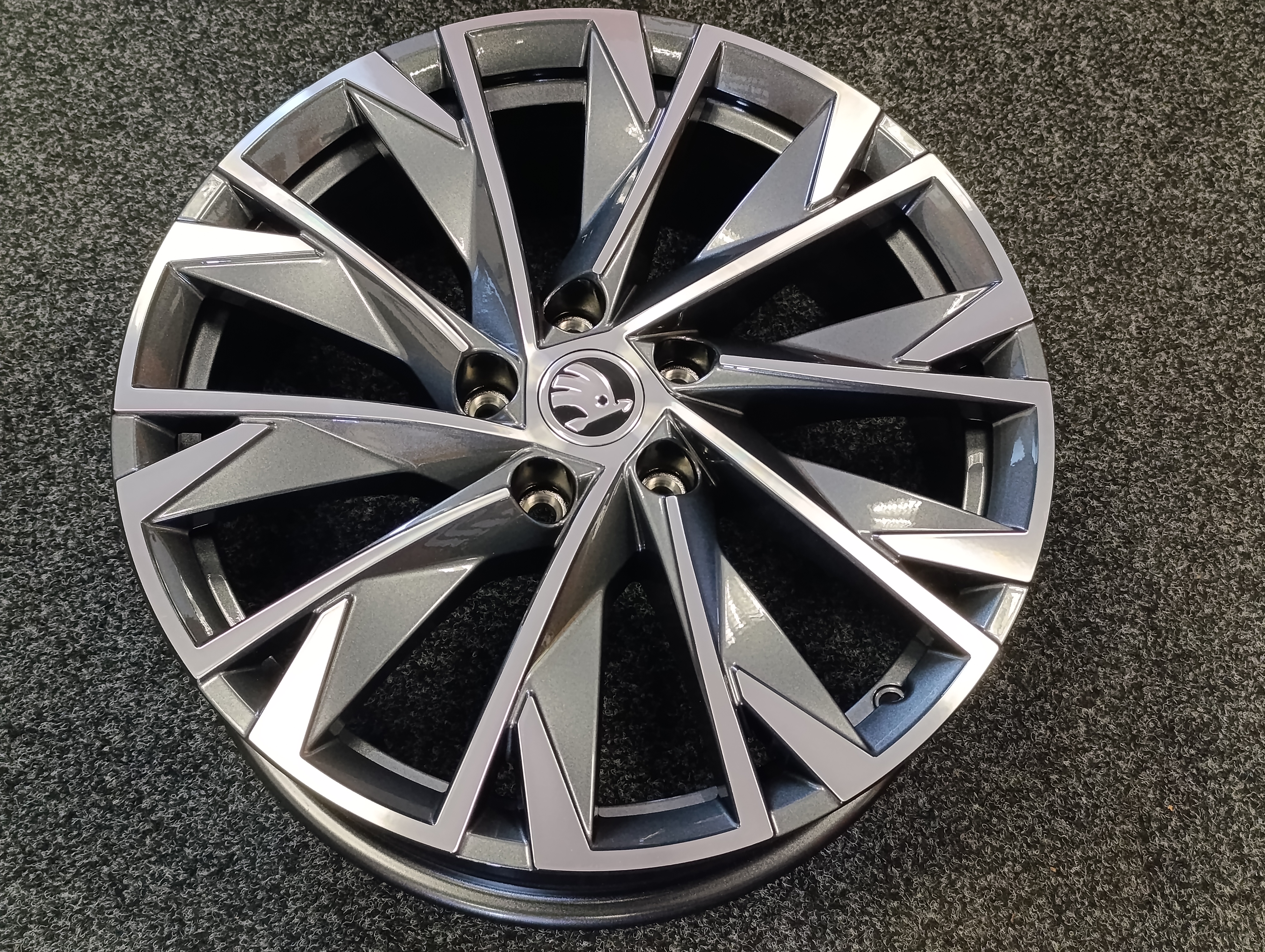 5x112 Škoda Karoq 7Jx18" ET45 alu disky