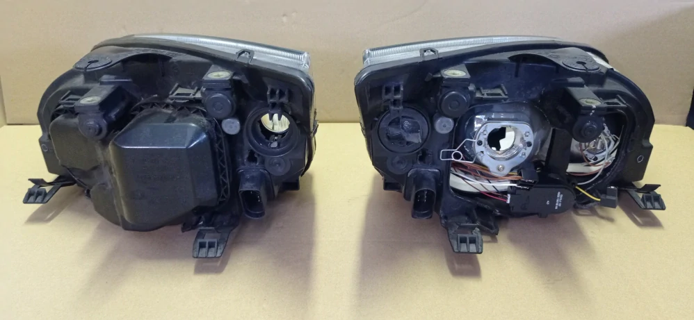 4M51-13W030-BC 4M51-13099-BD Ford Focus světlo