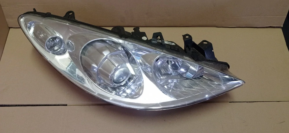 43165748DX Peugeot 307 pravé přední světlo