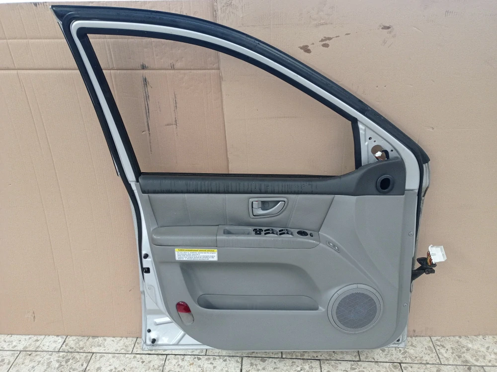 Kia Sorento levé přední dveře 