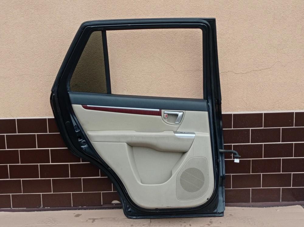 Hyundai Santa Fe levé zadní dveře