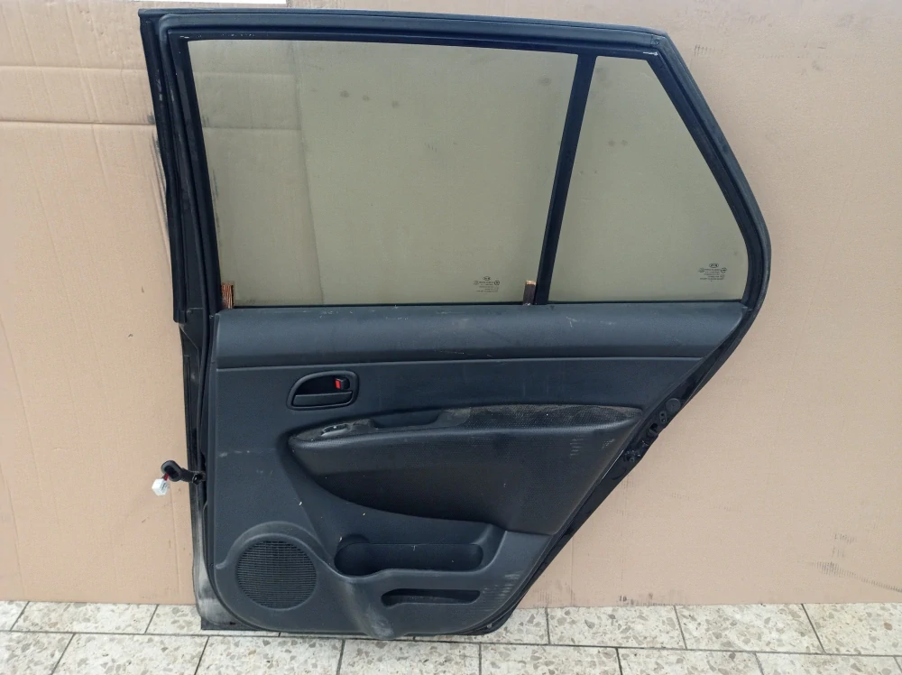 Kia Carens pravé zadní dveře