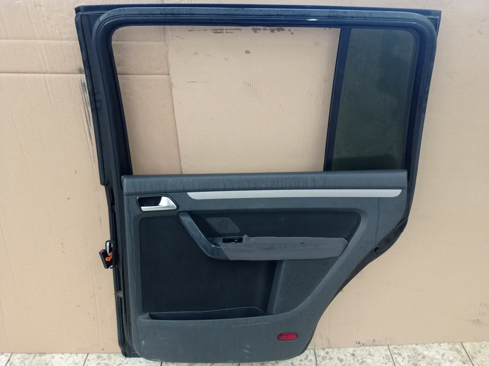 Volkswagen Touran pravé zadní dveře