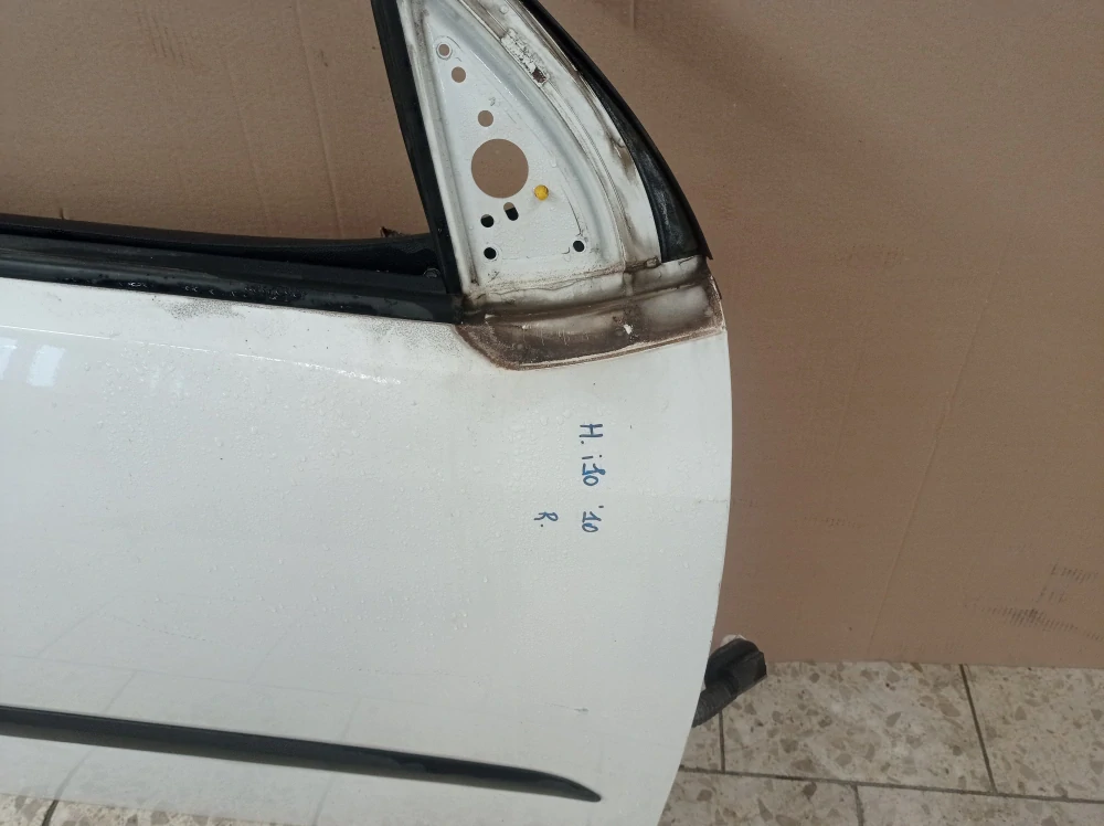 Hyundai i10 pravé přední dveře