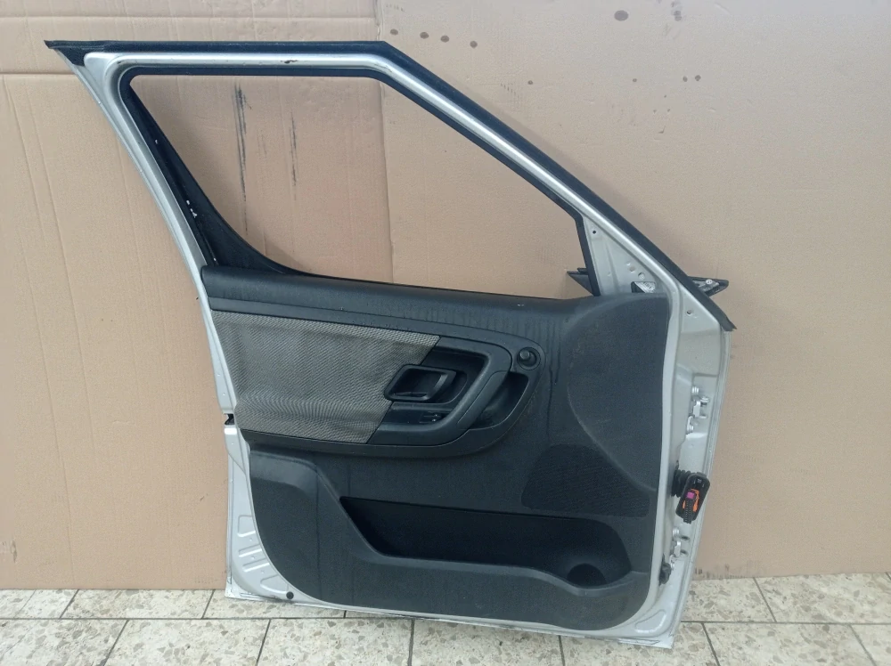 Škoda Roomster levé přední dveře