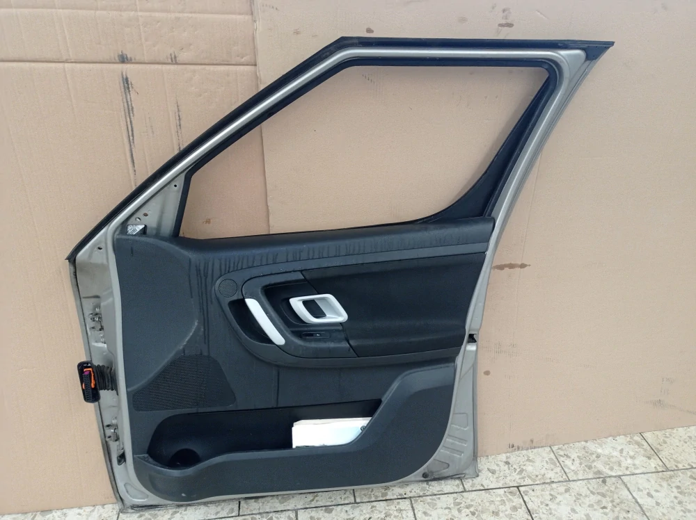 Škoda Roomster pravé přední dveře