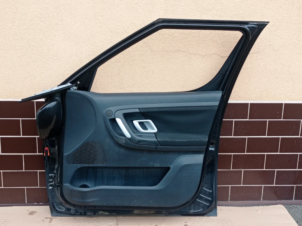Škoda Roomster pravé přední dveře
