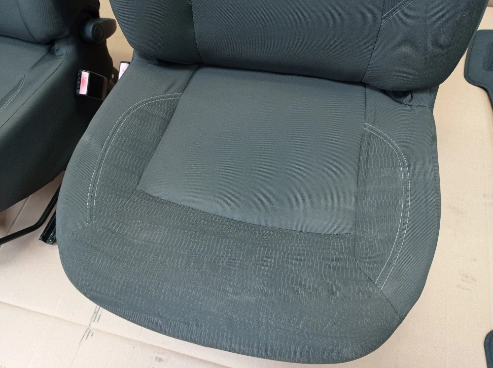 Škoda Roomster přední sedadla