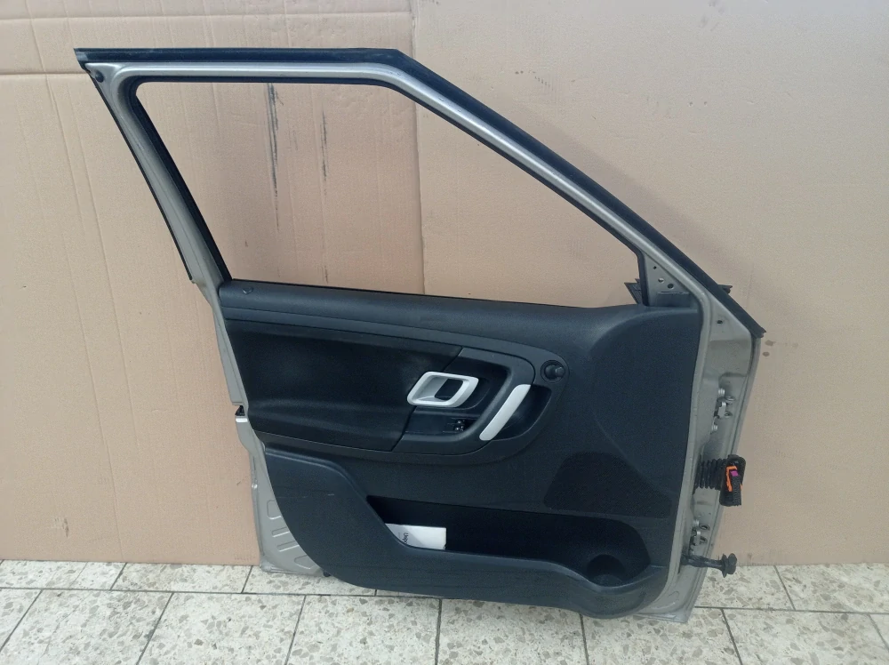 Škoda Fabia levé přední dveře