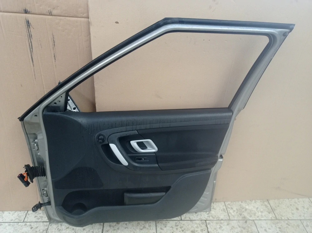 Škoda Fabia pravé přední dveře