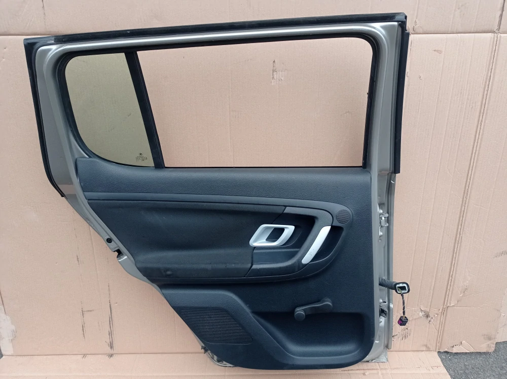 Škoda Fabia levé zadní dveře