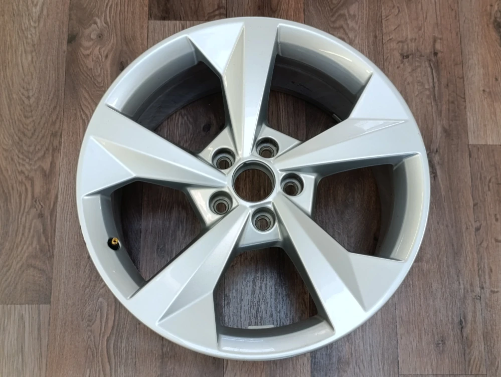 5x112 Audi A3 8Jx18 ET46 číslo 8Y0601025CP s2 alu disky