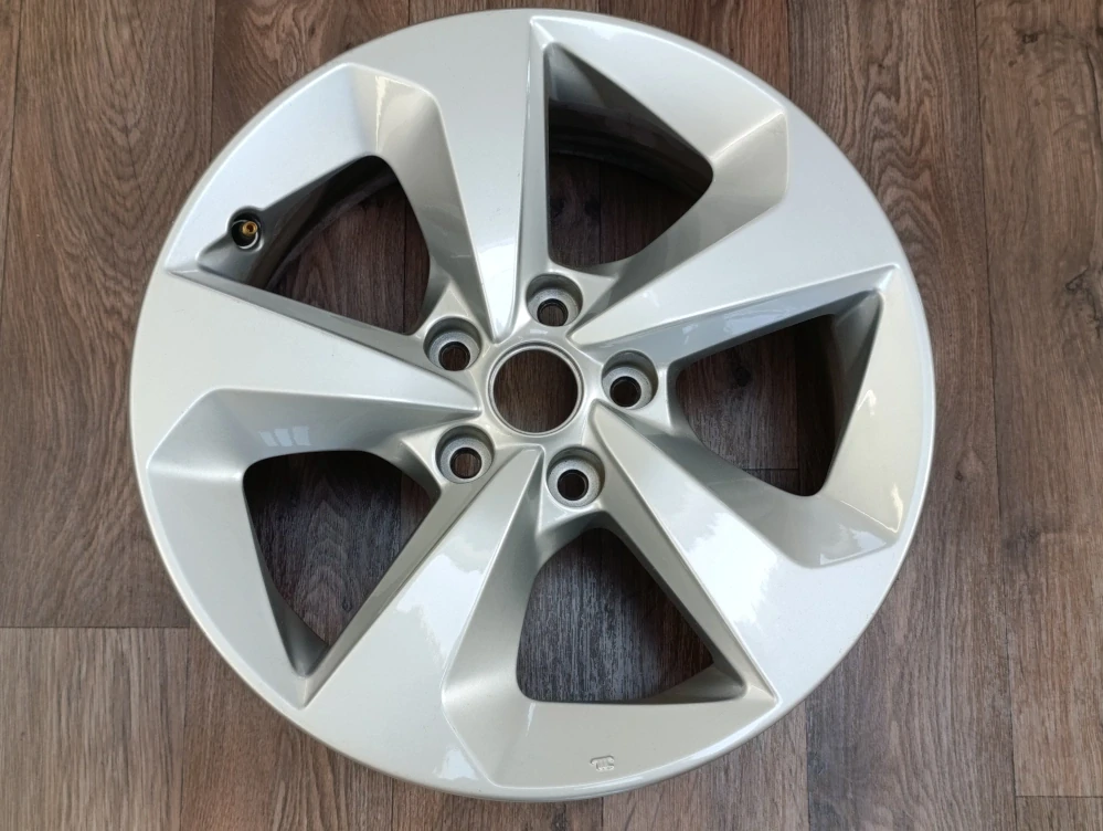 5x114,3 Nissan 7Jx17 ET40 číslo dílu 1C58HV01C  s3 alu disky