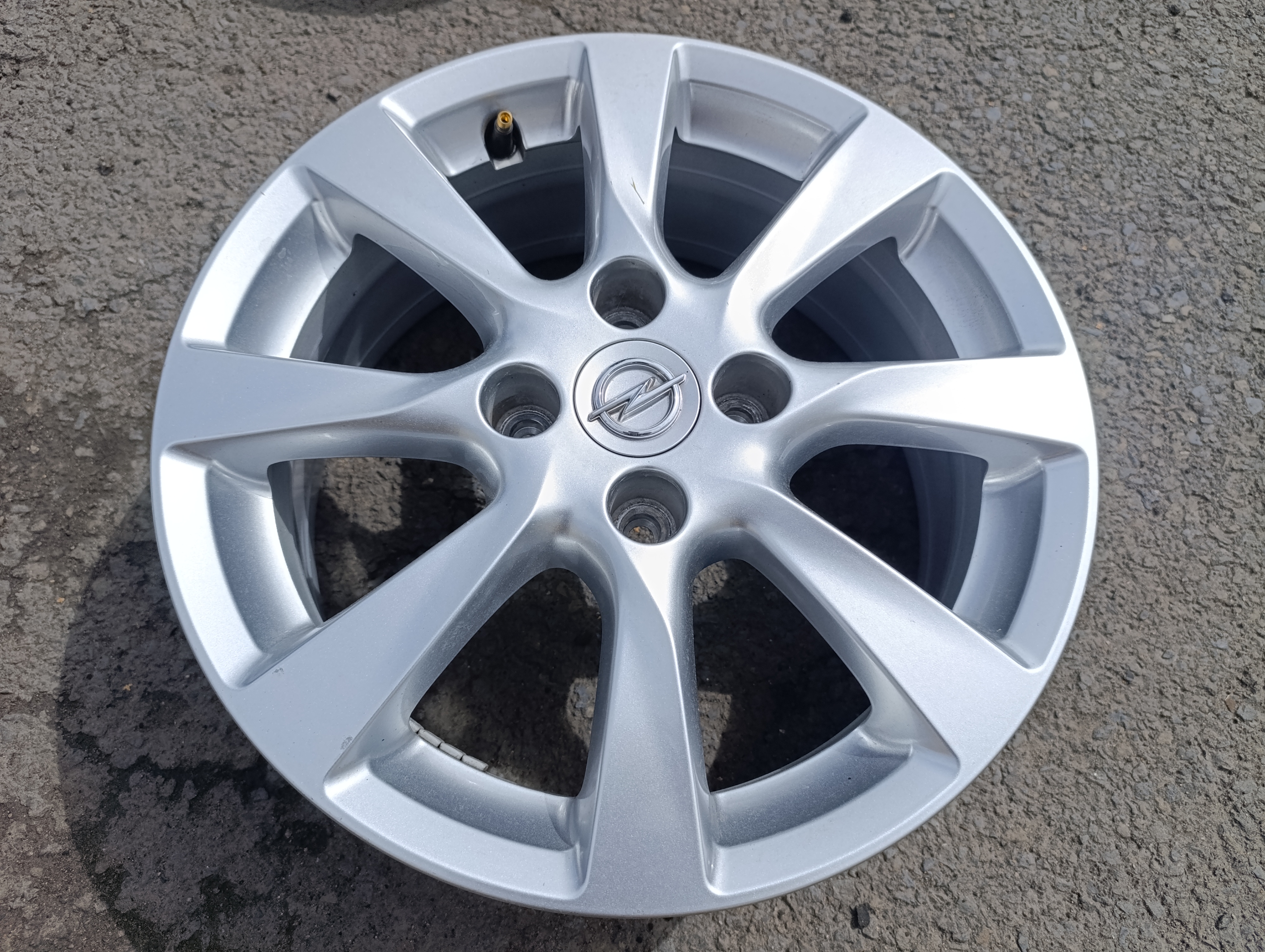 4x100 Opel Corsa F 6,5Jx16 ET38 č.9832274480 alu disky