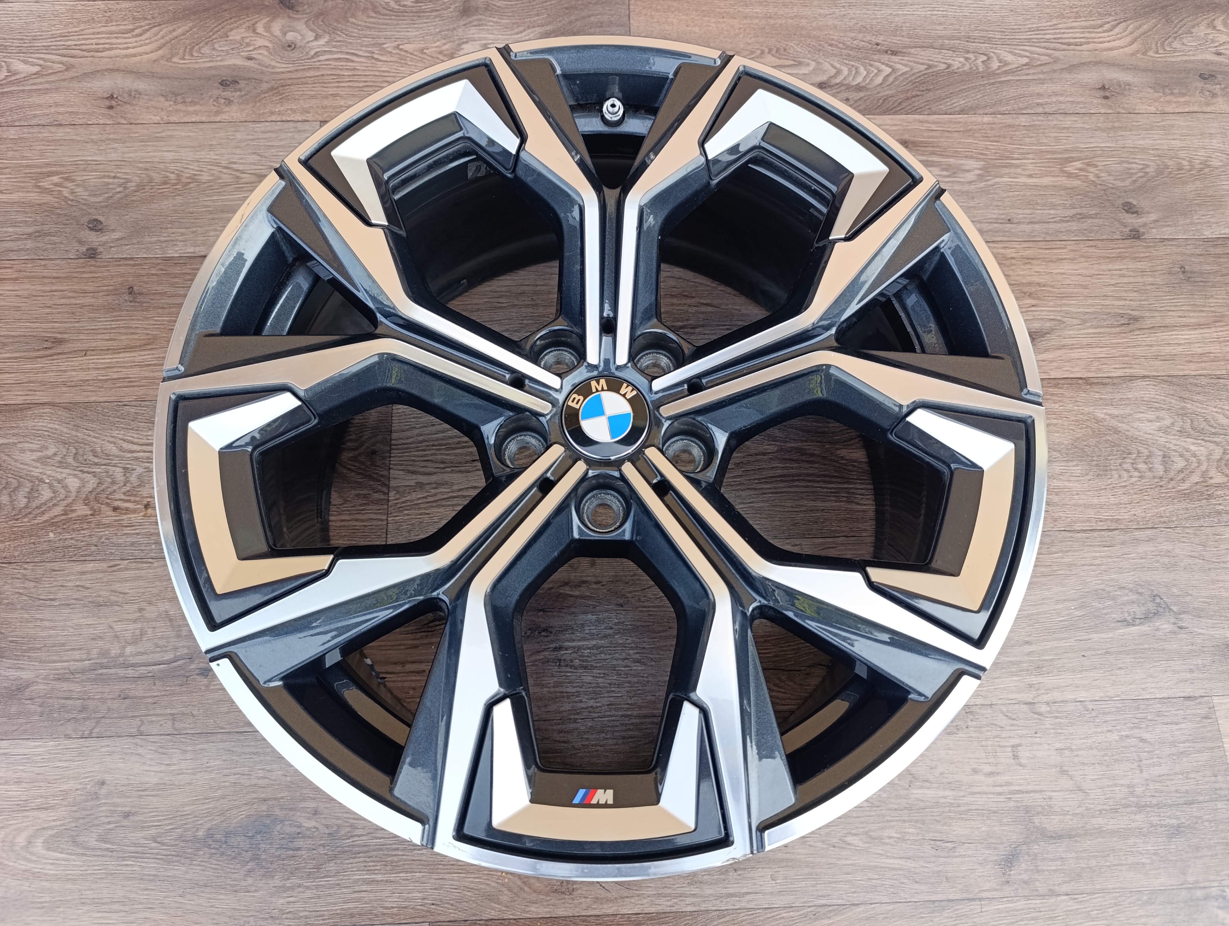 5x112 BMW i4 č.8747306 a č.8747307 alu disky