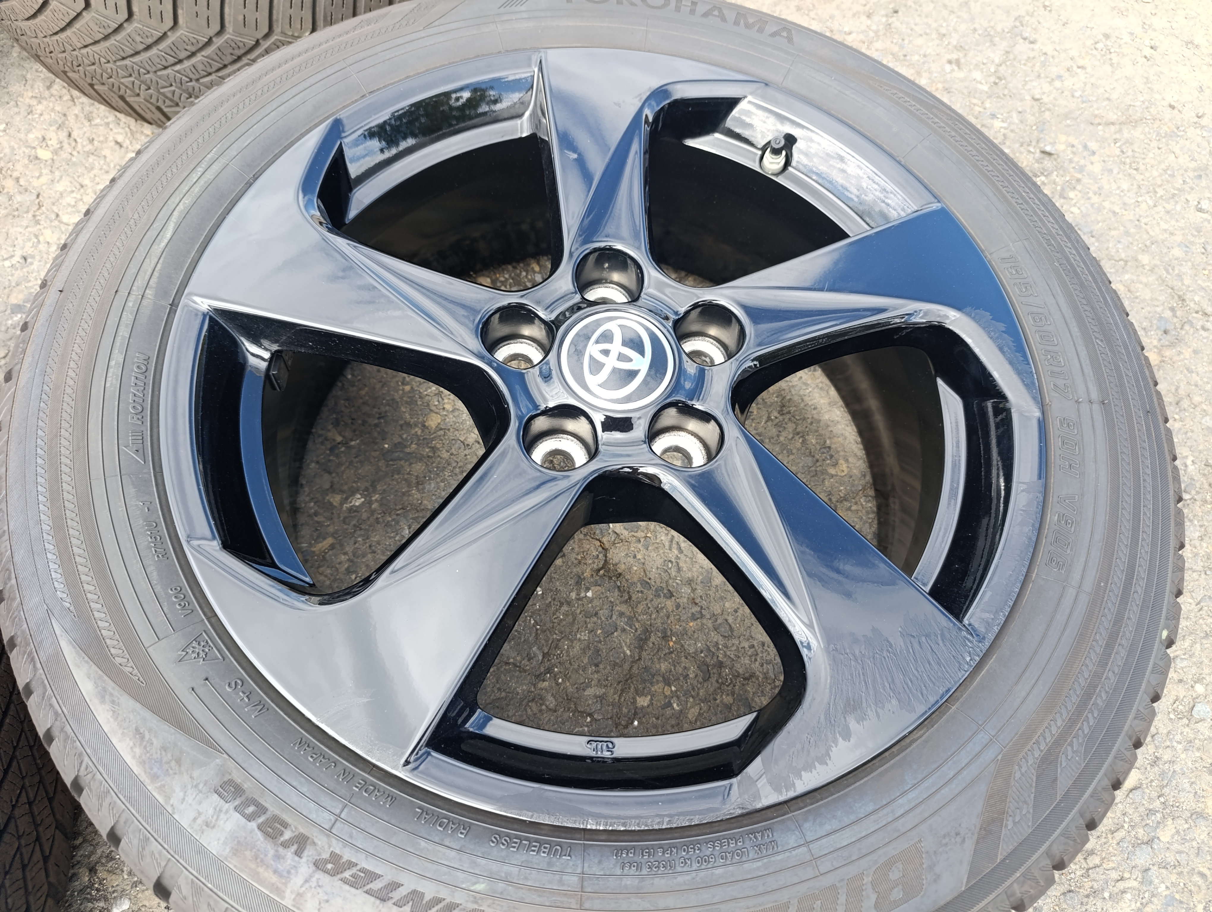 5x114,3 Toyota Prius 6,5Jx17 ET40 č.PW457-47001 alu disky