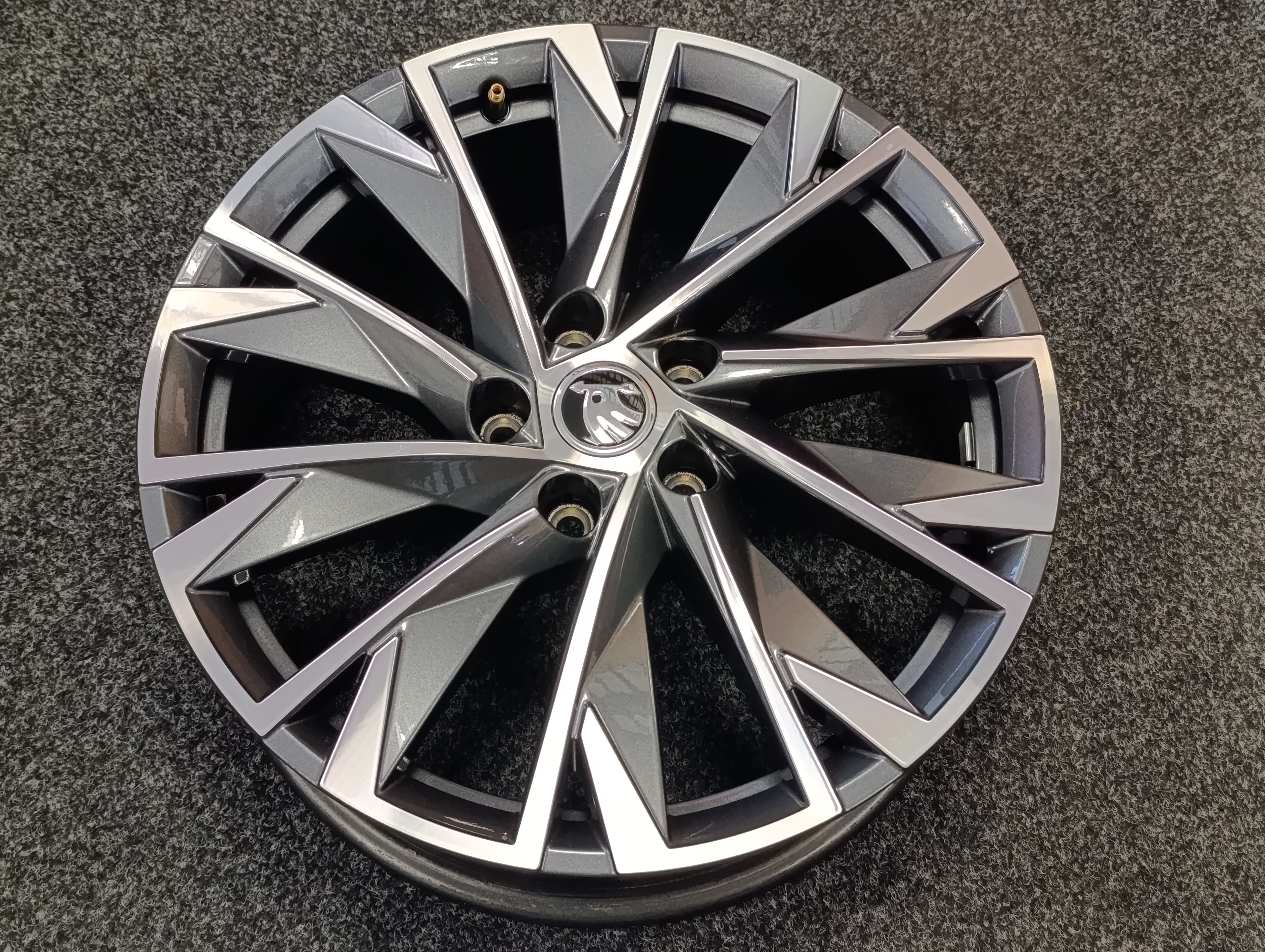 5x112 Škoda Karoq 7Jx18" ET45 alu disky