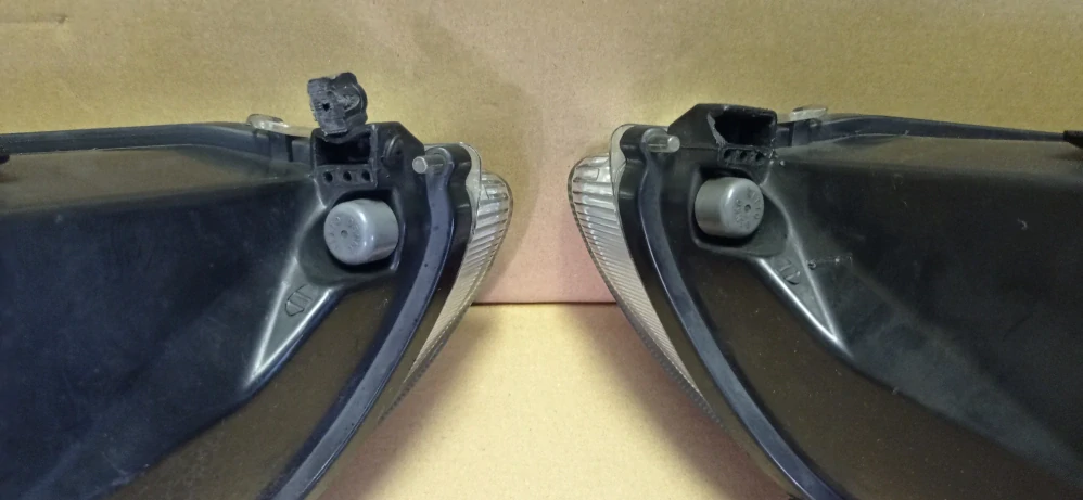4M51-13W030-BC 4M51-13099-BD Ford Focus světlo