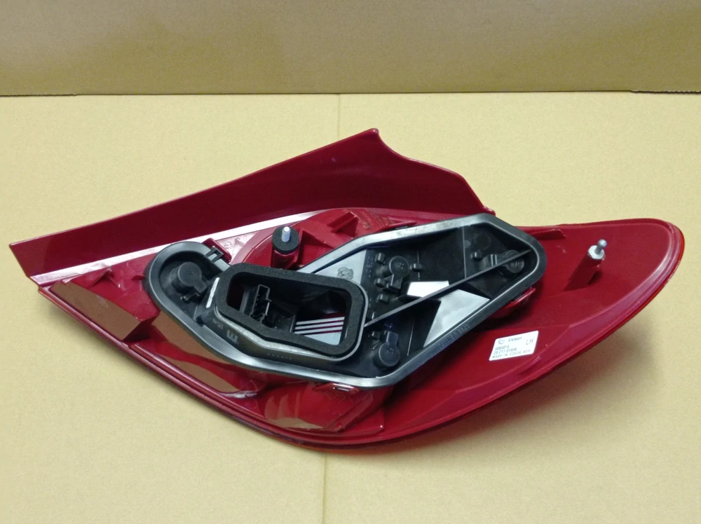 20-211-01036 Peugeot 207 levé zadní světlo