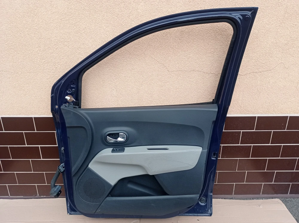 Dacia Lodgy pravé přední dveře