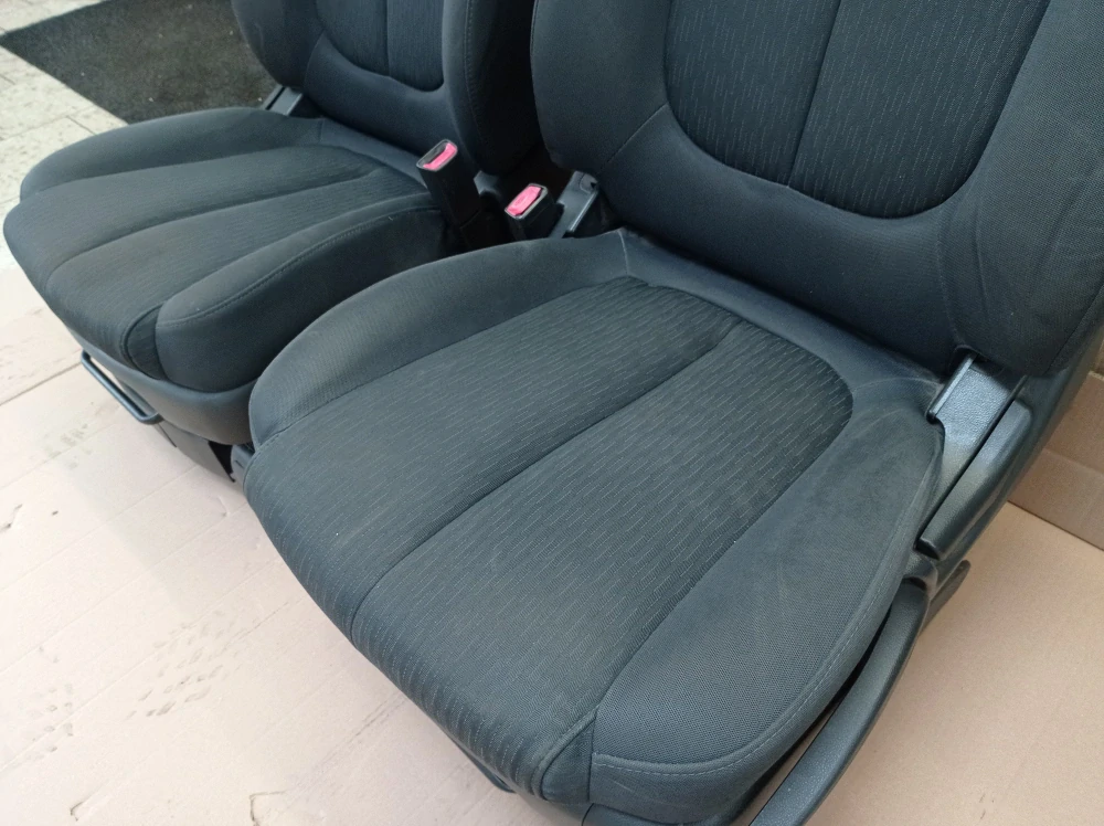 Kia Carens sedadla