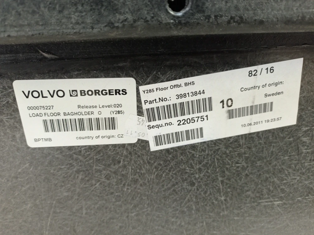 Volvo XC70 podlaha zavazadlového prostoru