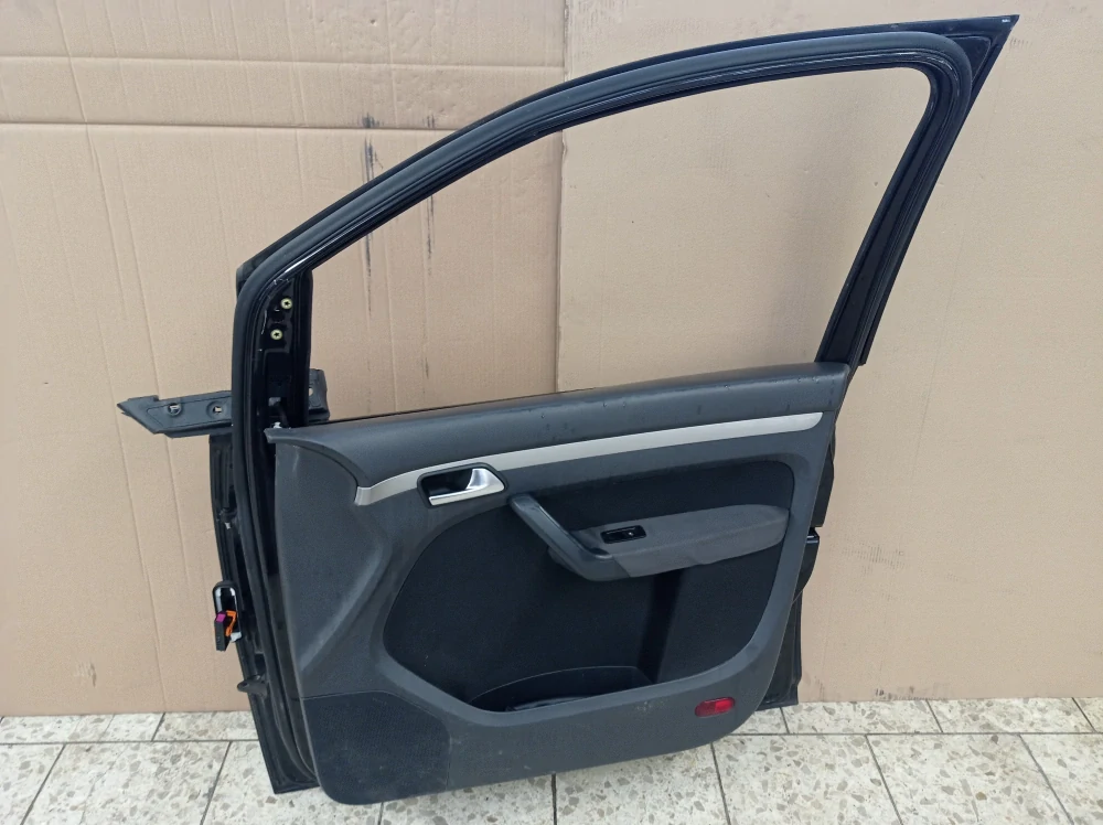 Volkswagen Touran pravé přední dveře