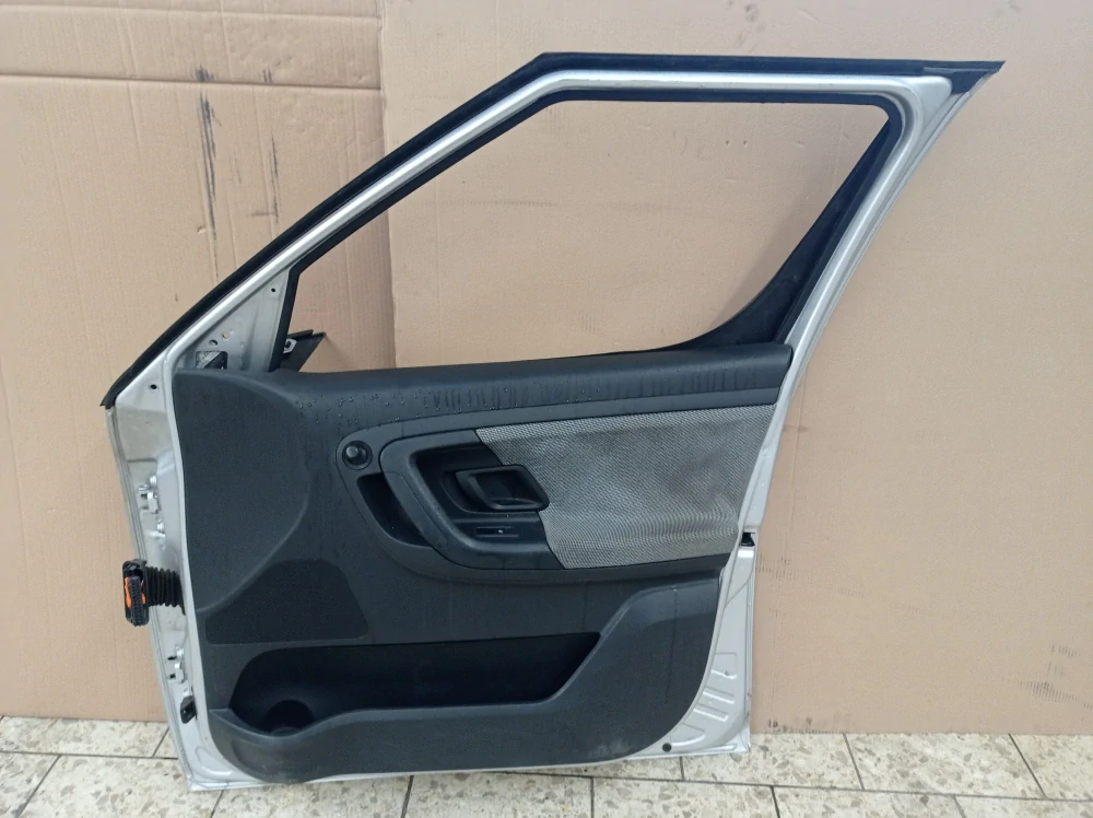 Škoda Roomster pravé přední dveře