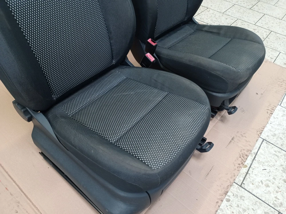 Škoda Roomster přední sedadla