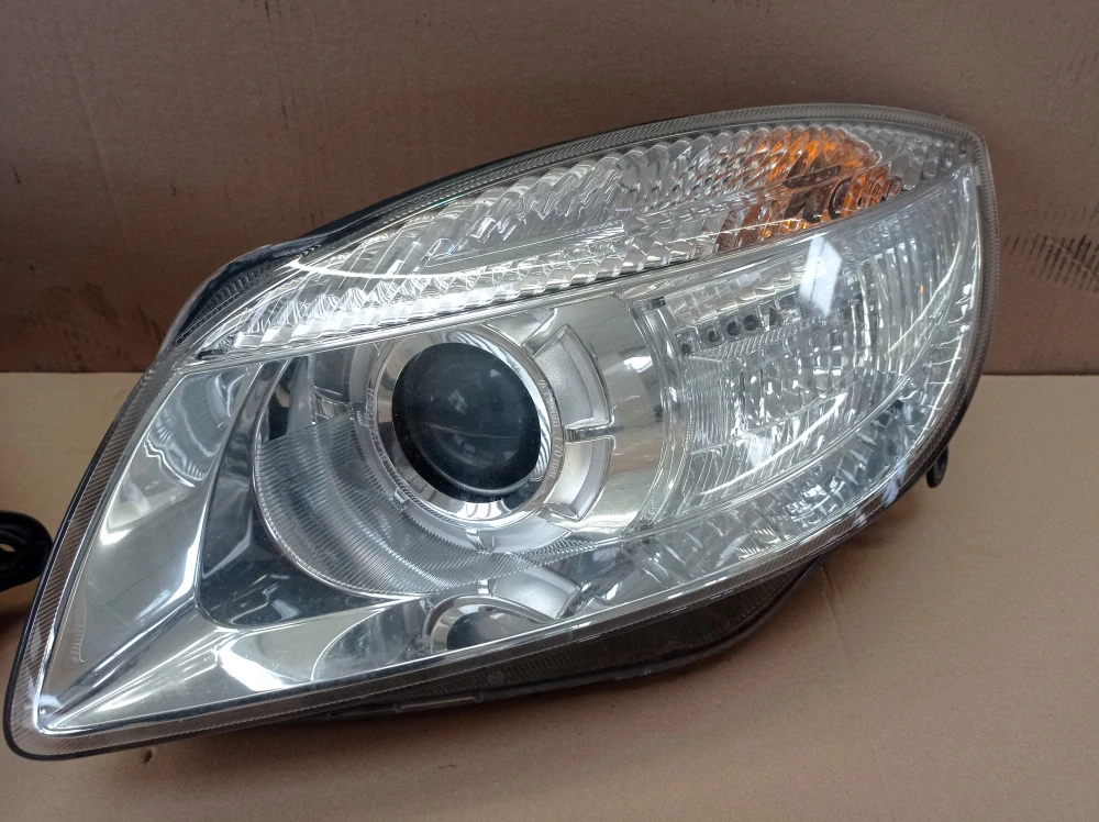 Škoda Fabia přední světlo