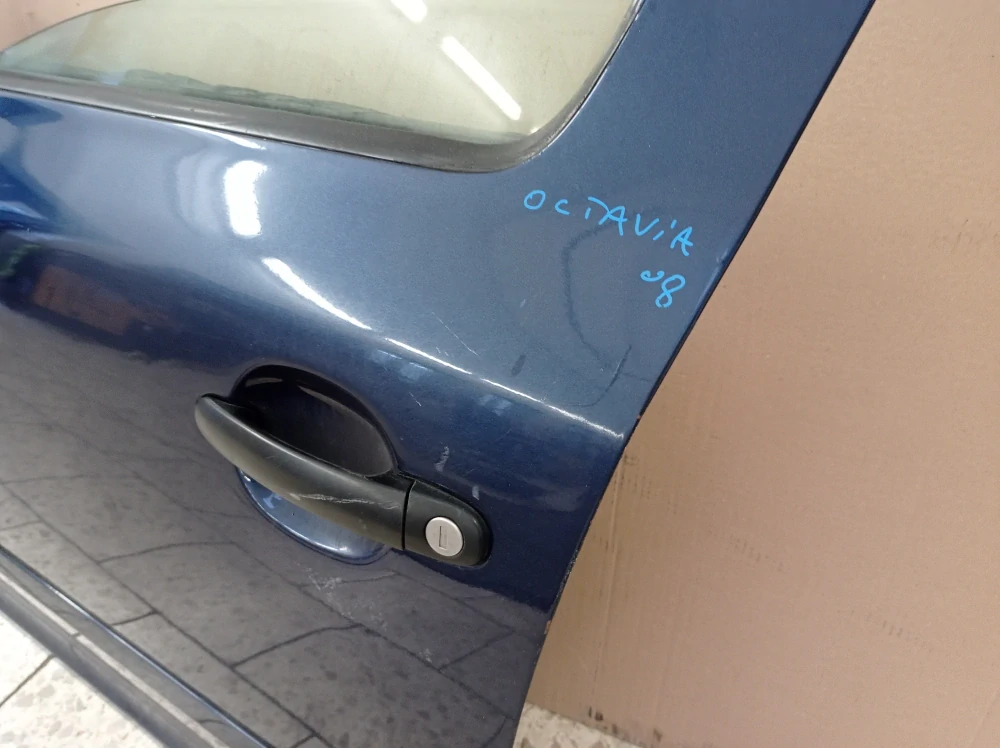 Škoda Octavia II levé přední dveře