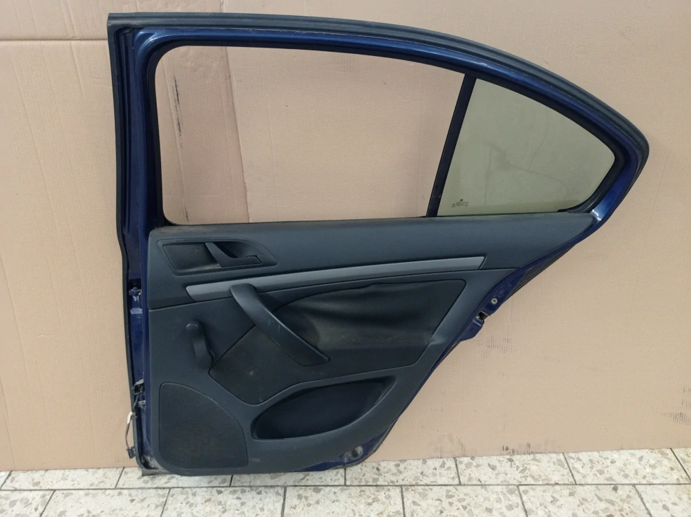 Škoda Octavia II pravé zadní dveře