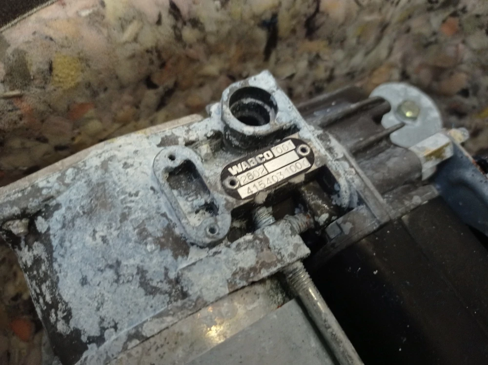 BMW X5 E53 kompresor měchů