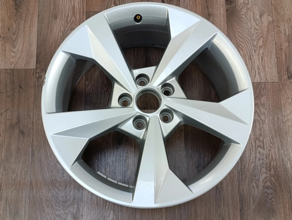 5x112 Audi A3 8Jx18 ET46 číslo 8Y0601025CP s2 alu disky