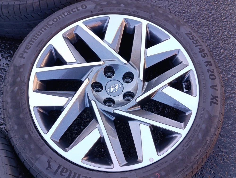 5x114,3 Hyundai Santa Fe 8,5Jx20 č. 52910-S1870 alu disky