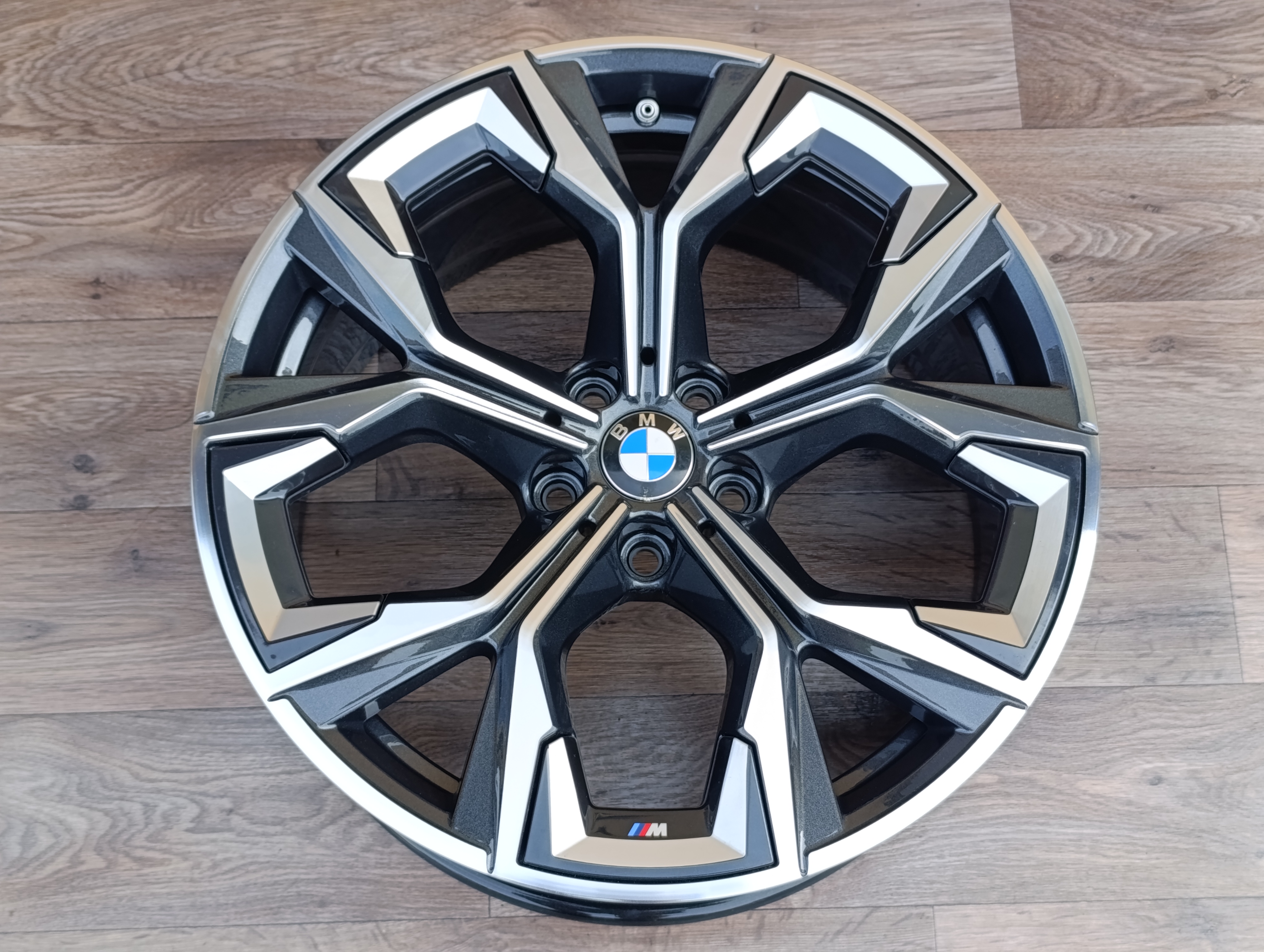5x112 BMW i4 č.8747306 a č.8747307 alu disky