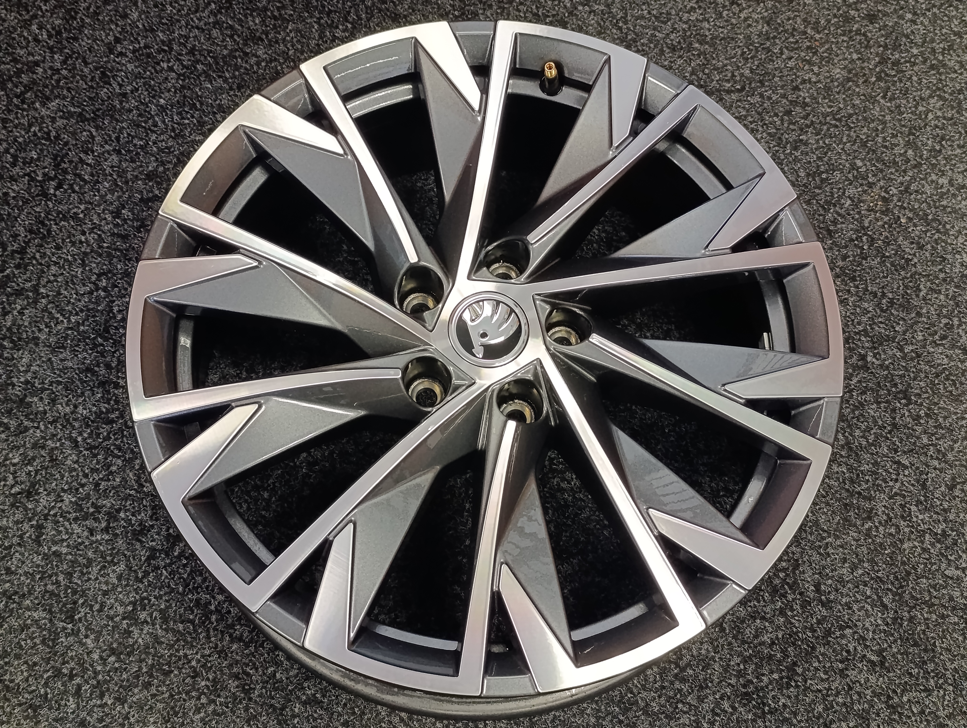 5x112 Škoda Karoq 7Jx18" ET45 alu disky