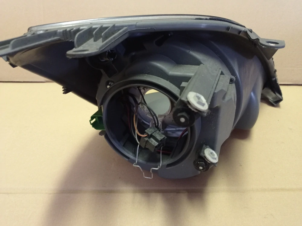 6S61-13W030-AE Ford Fiesta 2002-2008 světlo