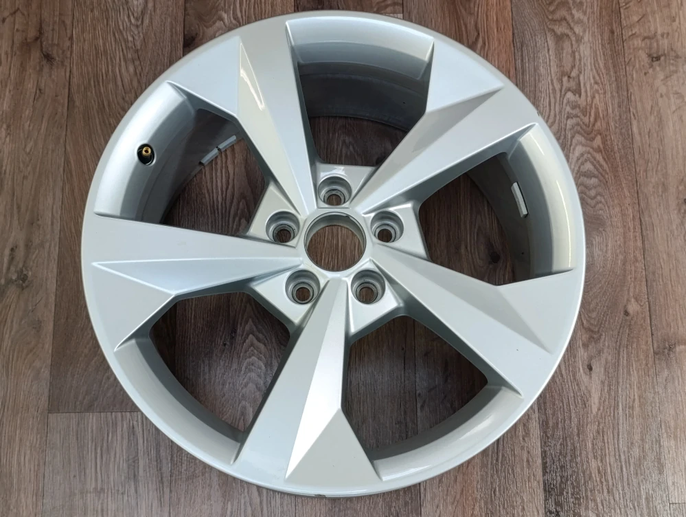 5x112 Audi A3 8Jx18 ET46 číslo 8Y0601025CP s2 alu disky