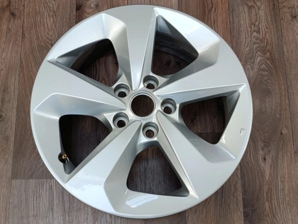 5x114,3 Nissan 7Jx17 ET40 číslo dílu 1C58HV01C  s3 alu disky